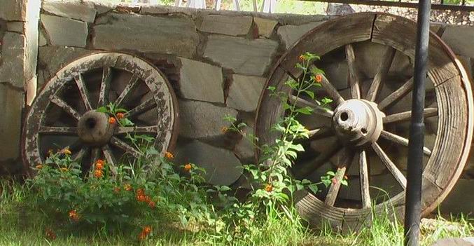 ESKİ AT ARABASI TEKERLEĞİ